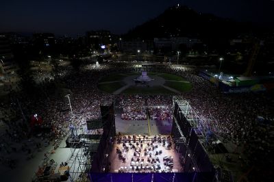 En el último de los cuatro conciertos, interpretados por la Orquesta Sinfónica Nacional de Chile, dirigida por Rodolfo Saglimbeni, y el Coro Sinfónico Universidad de Chile, dirigidos por Juan Pablo Villarroel, se reunieron más de 15 mil personas, de distintas edades y puntos del país.